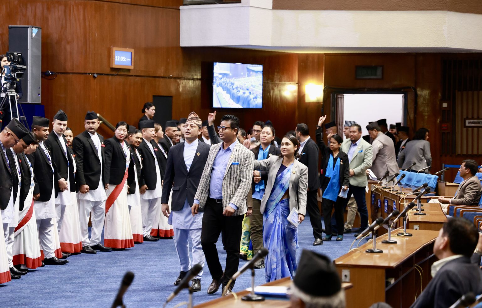 HoR session: RSP encircles well, RPP stages walkout