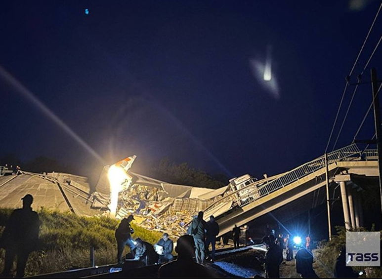 7 dead after bridge collapses over passenger train in Russia