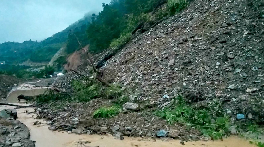 Landslides disrupt Araniko Highway
