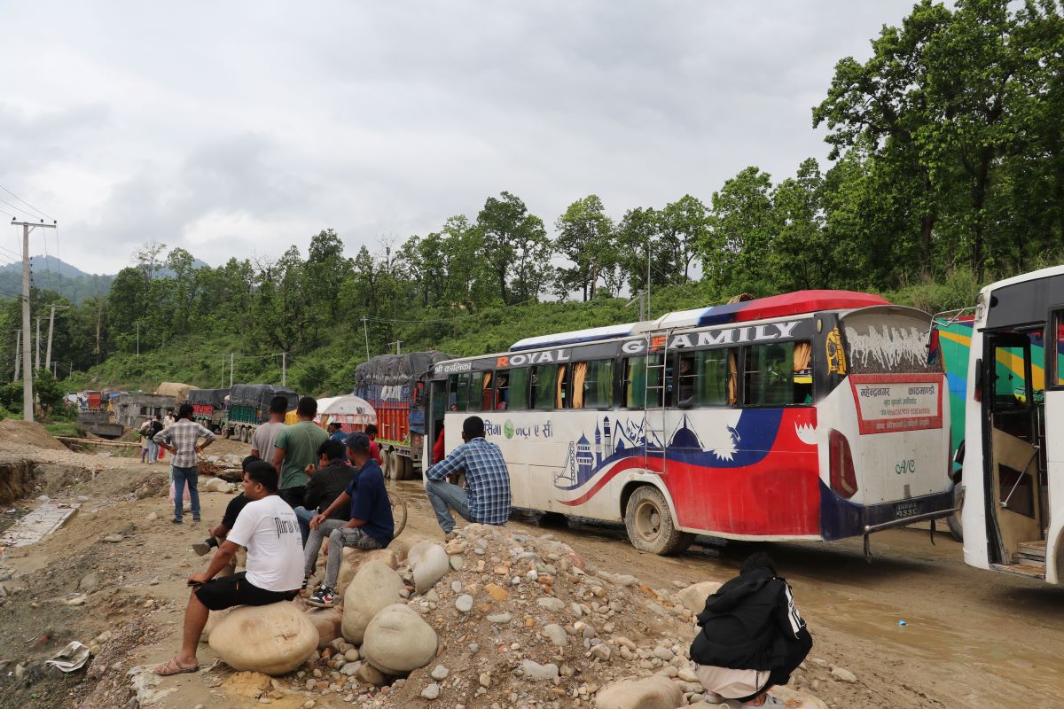 Butwal-Narayangadh road completely blocked