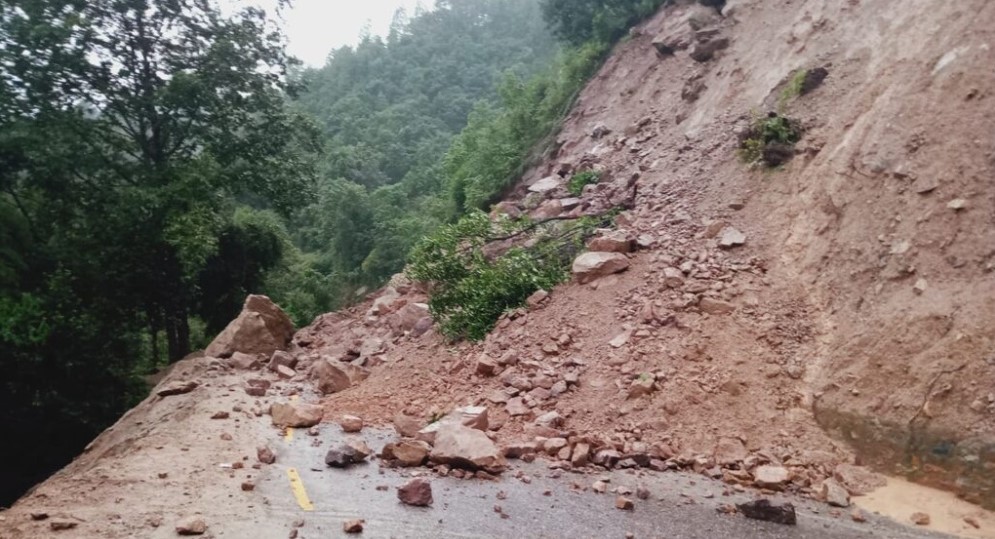 Kaligandaki Corridor blocked by landslide in Baglung