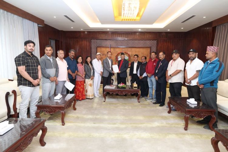 Local residents urge PM Oli to preserve historic Sundhara