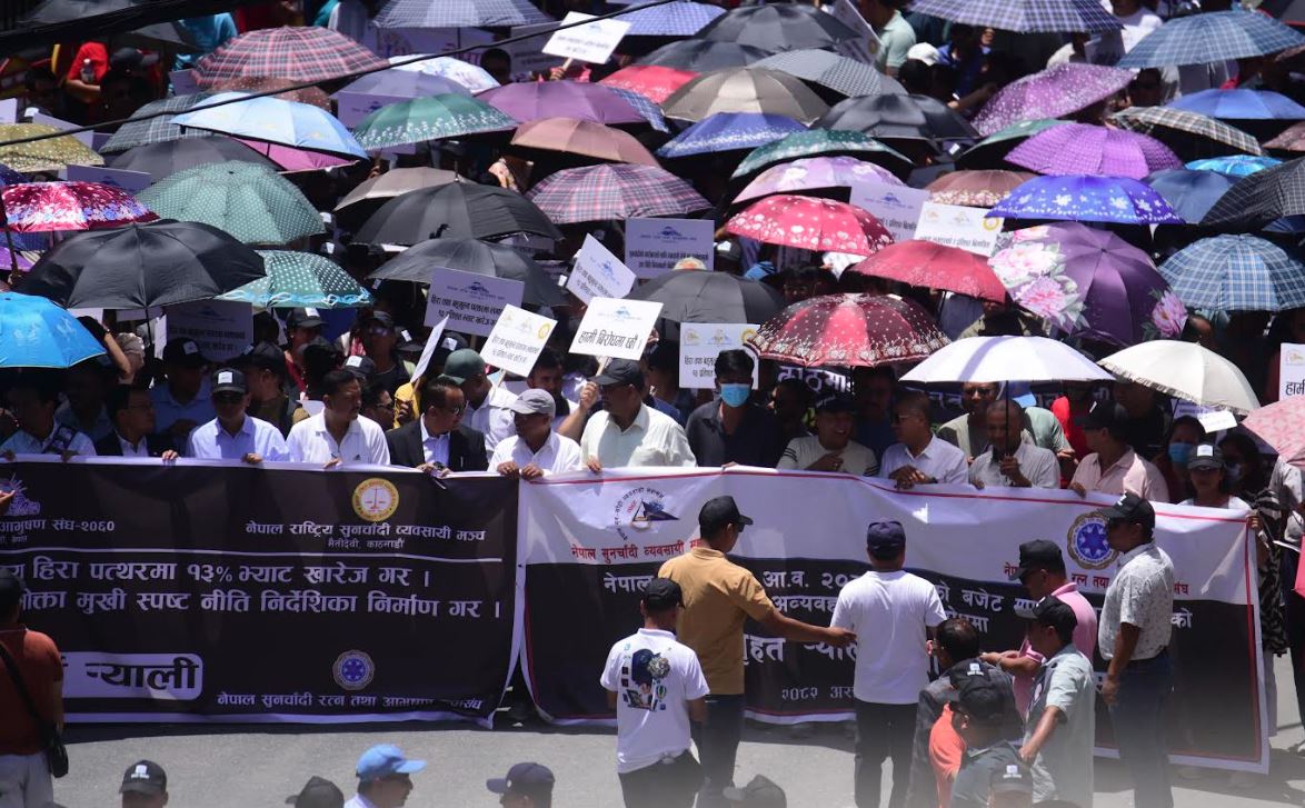 Gold and silver traders continue protest, demand tax removal