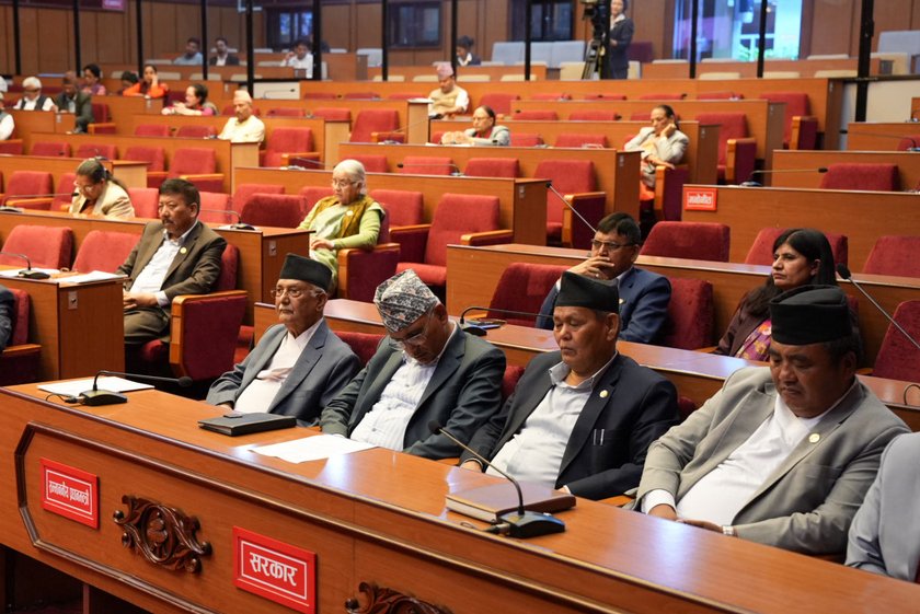 Ministers caught sleeping during National Assembly meeting