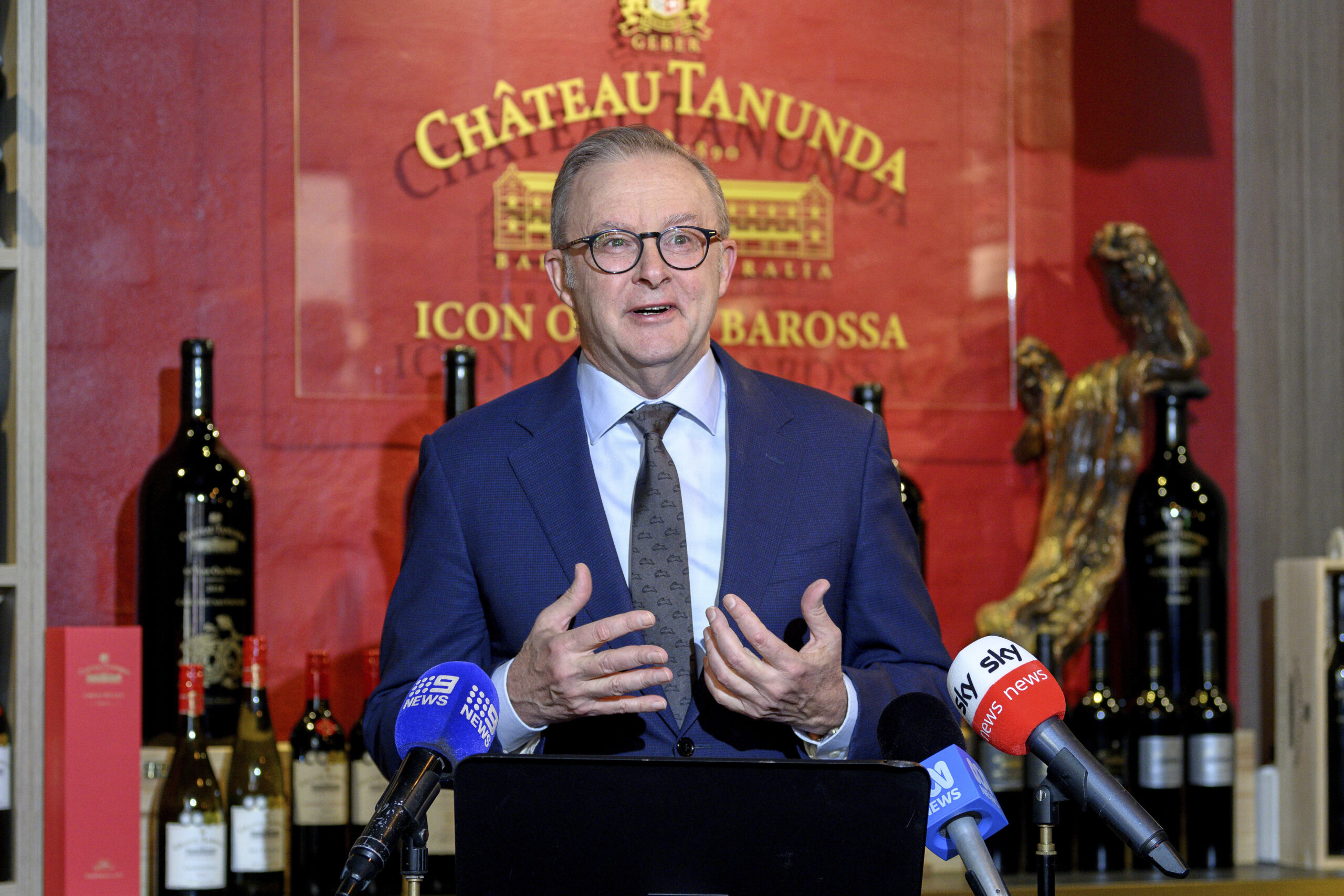 Australia PM Albanese kicks off China visit focused on trade