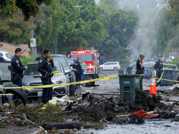 US Navy fighter jet crashes in California
