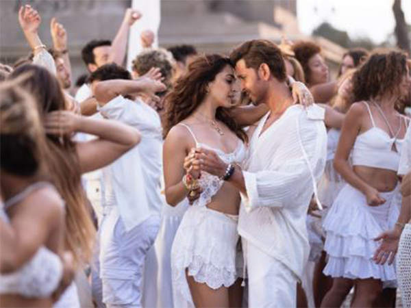 War 2: Hrithik, Kiara look hot together in first still from ‘Aavan Jaavan’ song