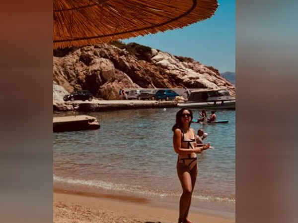 Kareena Kapoor’s monokini look from beach vacation steals attention, fans say, ‘Alexa, play Chhaliya Chhaliya’