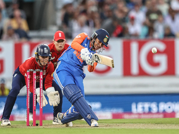 Despite catch-drop fiasco England women’s keep series alive with victory against India in 3rd T20I