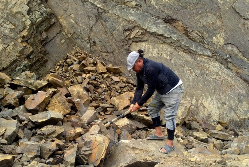 Jomsom-Korala road blocked by landslide in Mustang