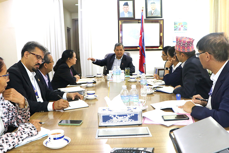 Comms. Minister Gurung for immediate operation of 5G network
