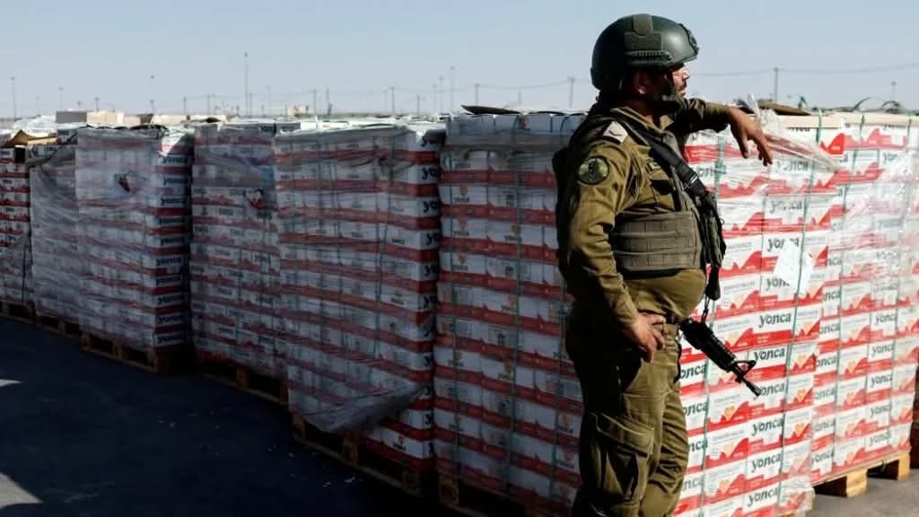 Aid groups slam Gaza airdrops as ‘grotesque distraction’