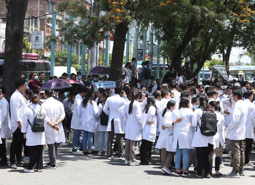 Doctors to continue protest on Tuesday