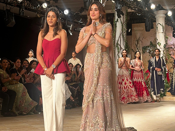 Janhvi’s showstopper look perfectly reimagines Indian ethnic fashion, actress dons a stunning lehenga by Jayanti Reddy