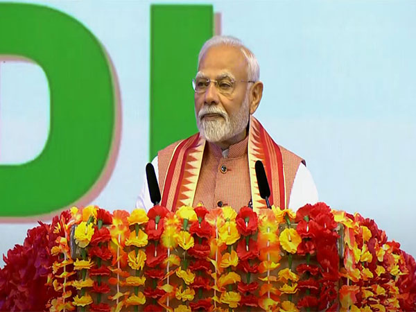 India PM Modi calls Kamla Persad-Bissessar “daughter of Bihar”, asks her to offer Sarayu and Mahakumbh water to Ganga Dhara