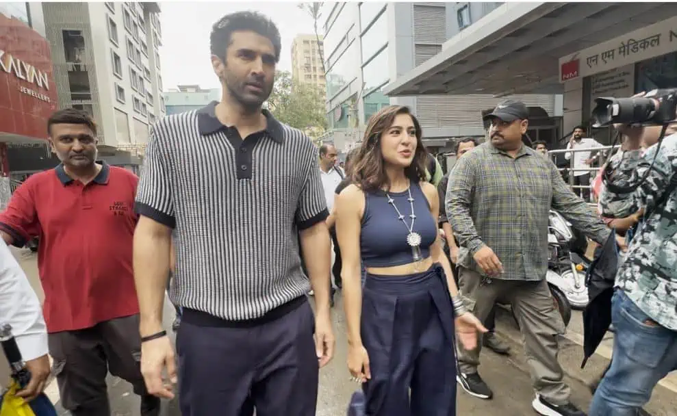 Metro…In Dino: Sara Ali Khan, Aditya Roy Kapur travel with fans in Mumbai metro