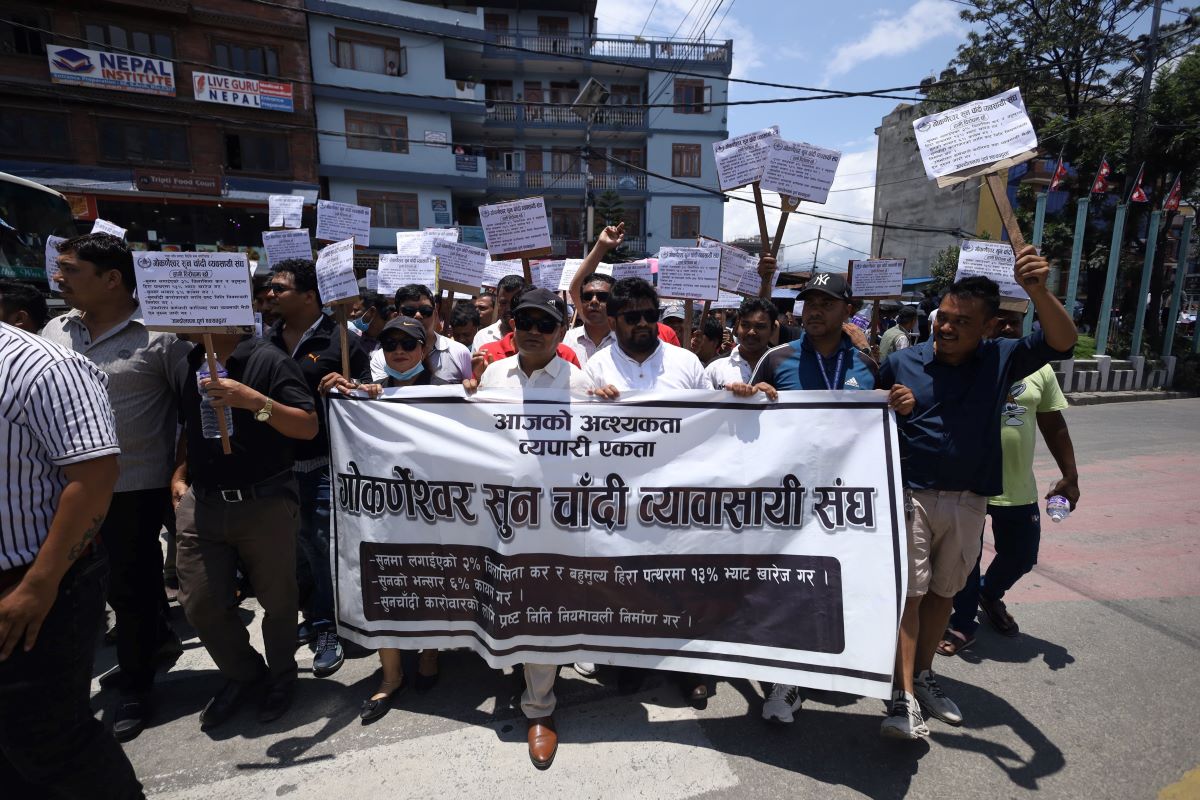 Gold and silver traders protest VAT, luxury taxes