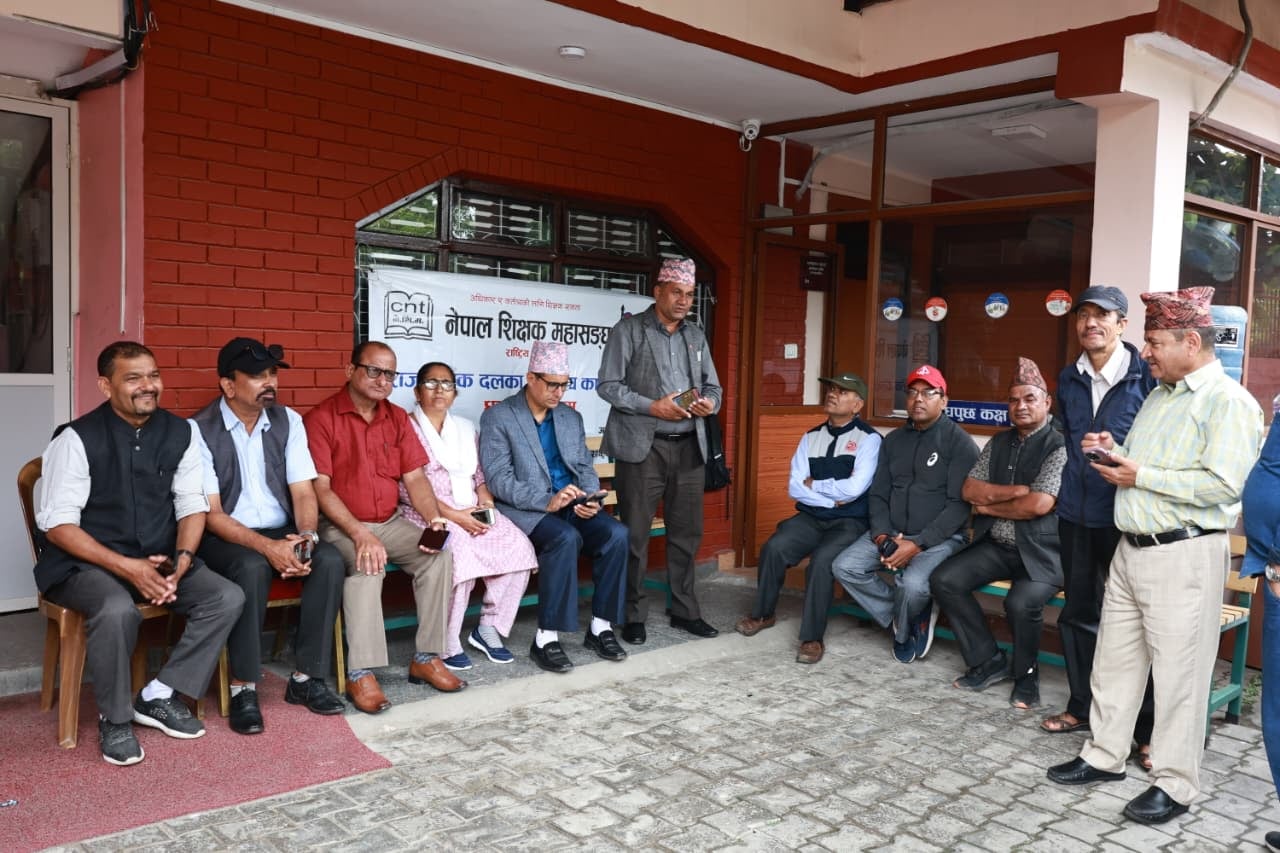 Teachers’ Federation stages sit-in at Unified Socialist party office