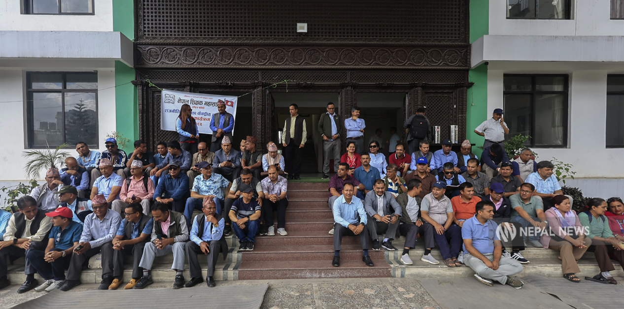 Teachers’ Federation stages sit-in at Nepali Congress office
