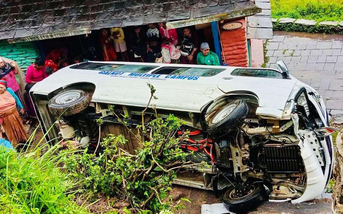 Six students injured in college van accident