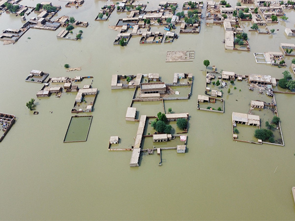 At least 299 dead including 140 children in Pakistan floods