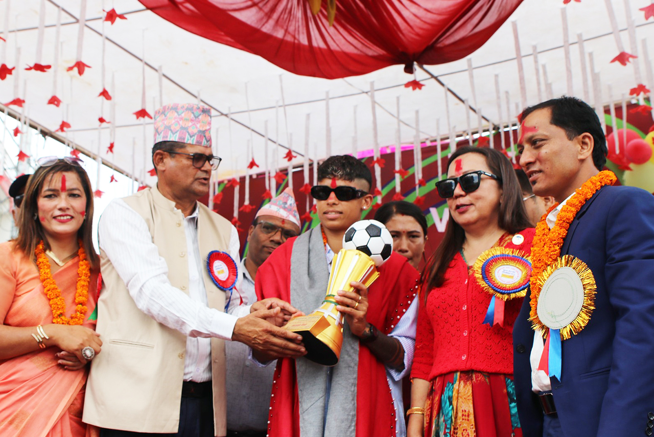 Captain Bhandari honoured in Tanahu