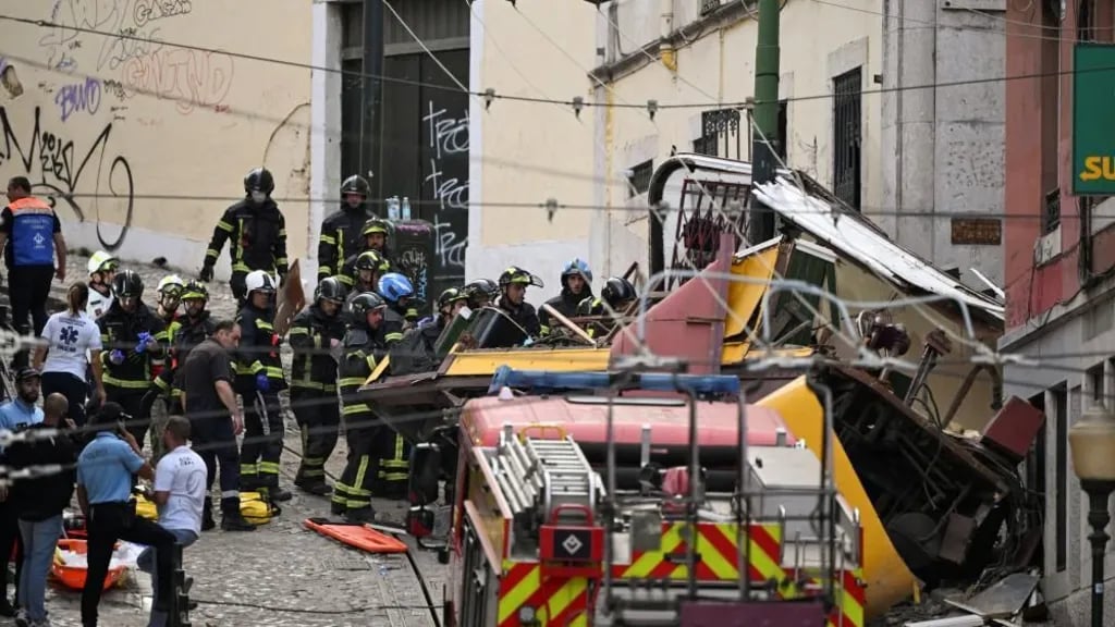 15 dead in Lisbon funicular derailment