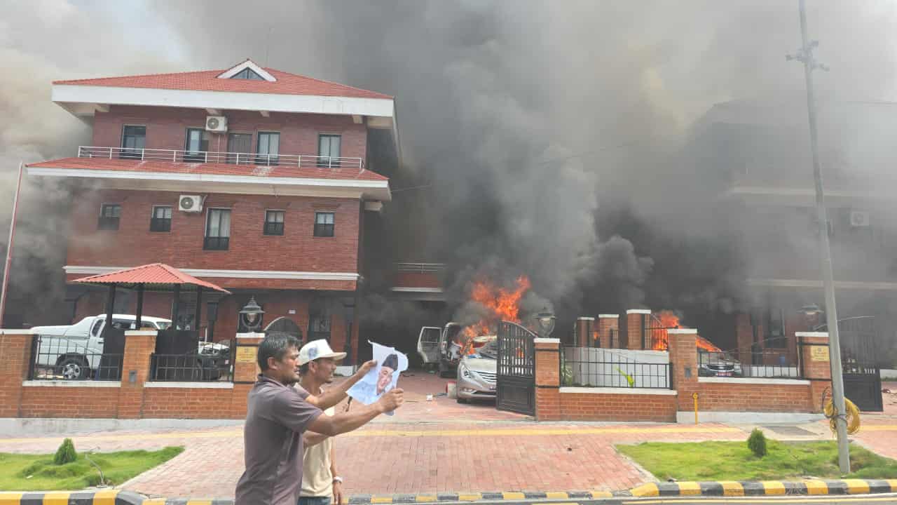 Fire set at ministers’ quarters in Bhaisepati