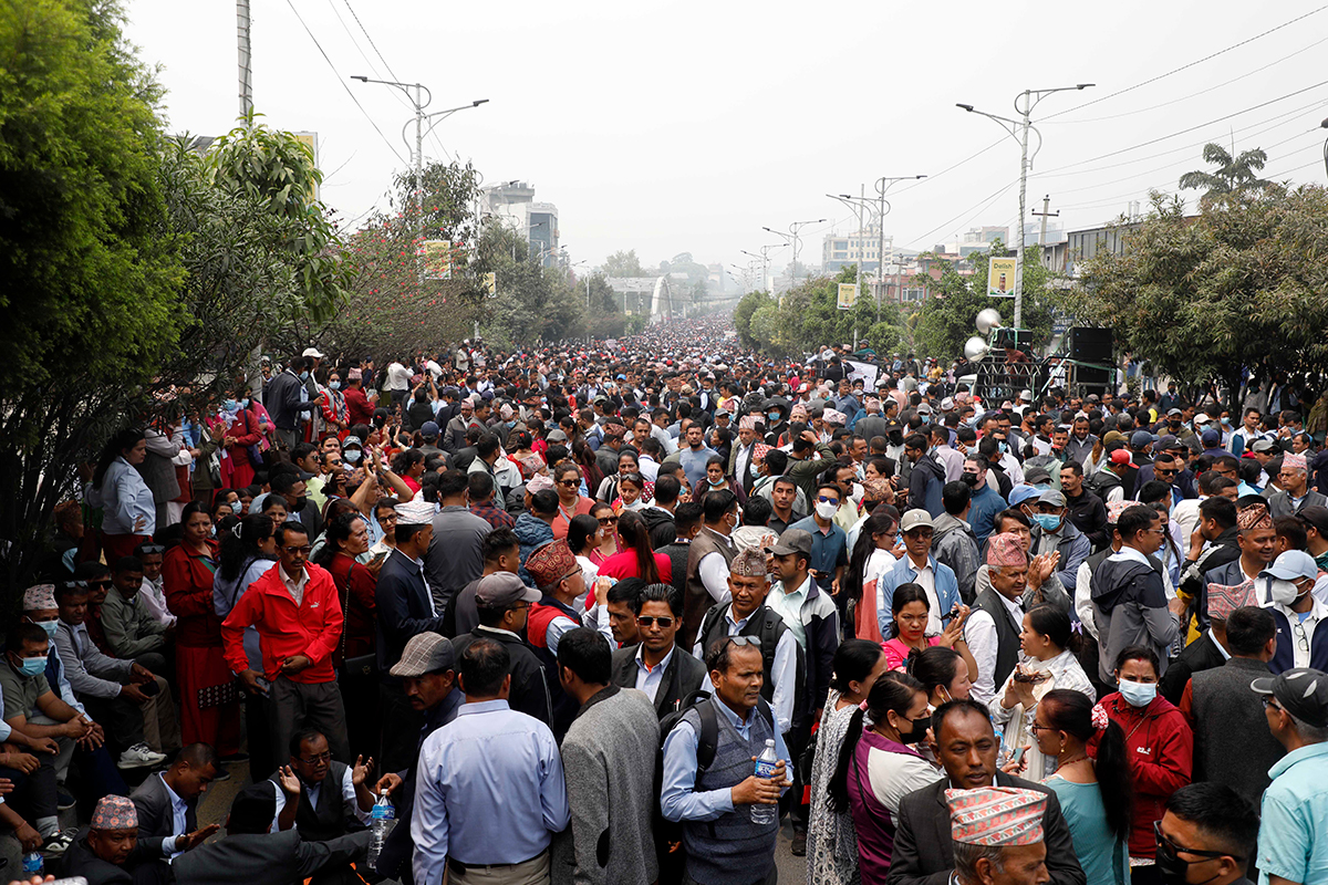 Temporary workforce of 100,000 teachers and staff dominates government schools