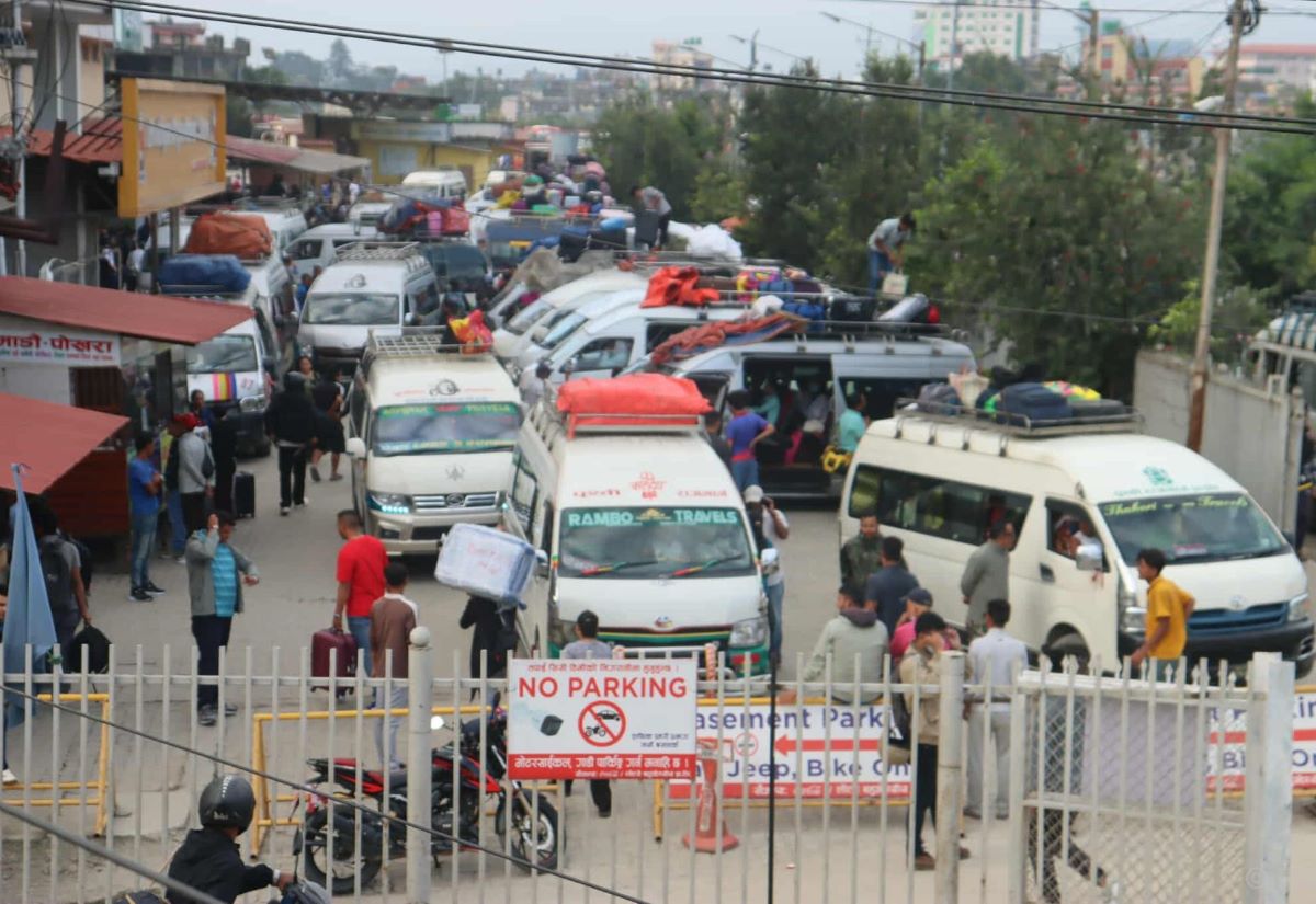 Nearly 200 thousand people leave Kathmandu Valley in five days