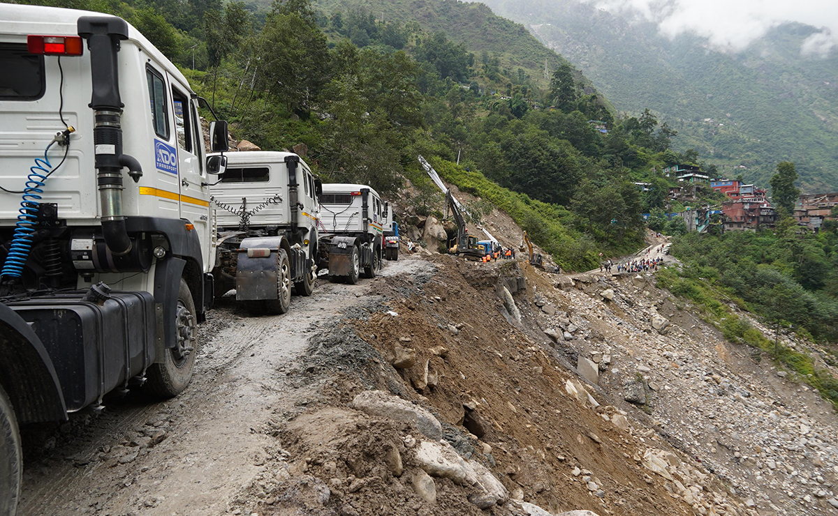 Landslide blocks Kodari Highway to China
