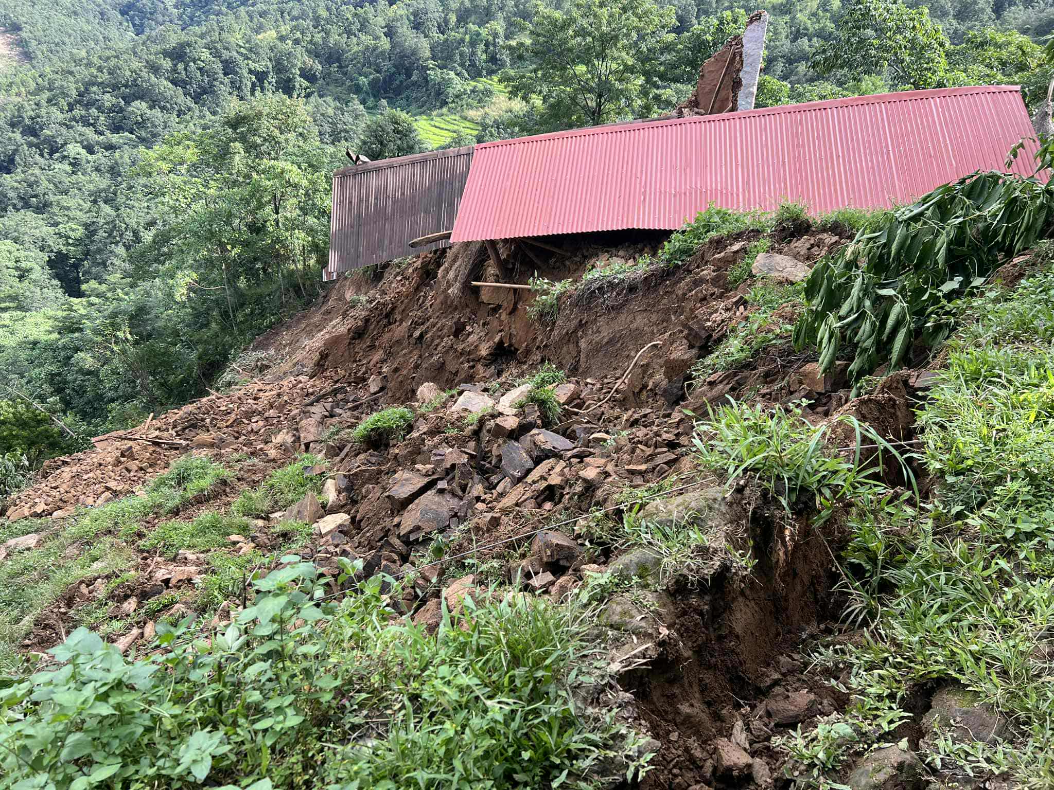 Landslide destroys six houses in Parbat, ten at high risk