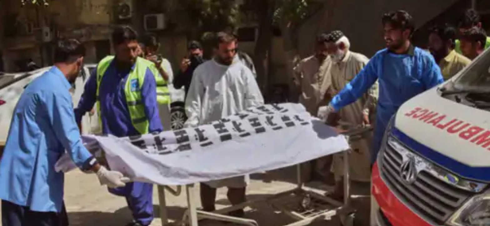 10 killed, 30 injured in suicide attack in SW Pakistan