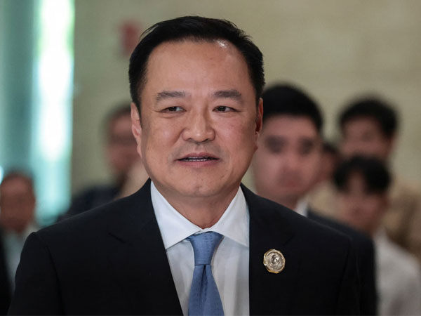 Thai tycoon takes office as PM after royal endorsement