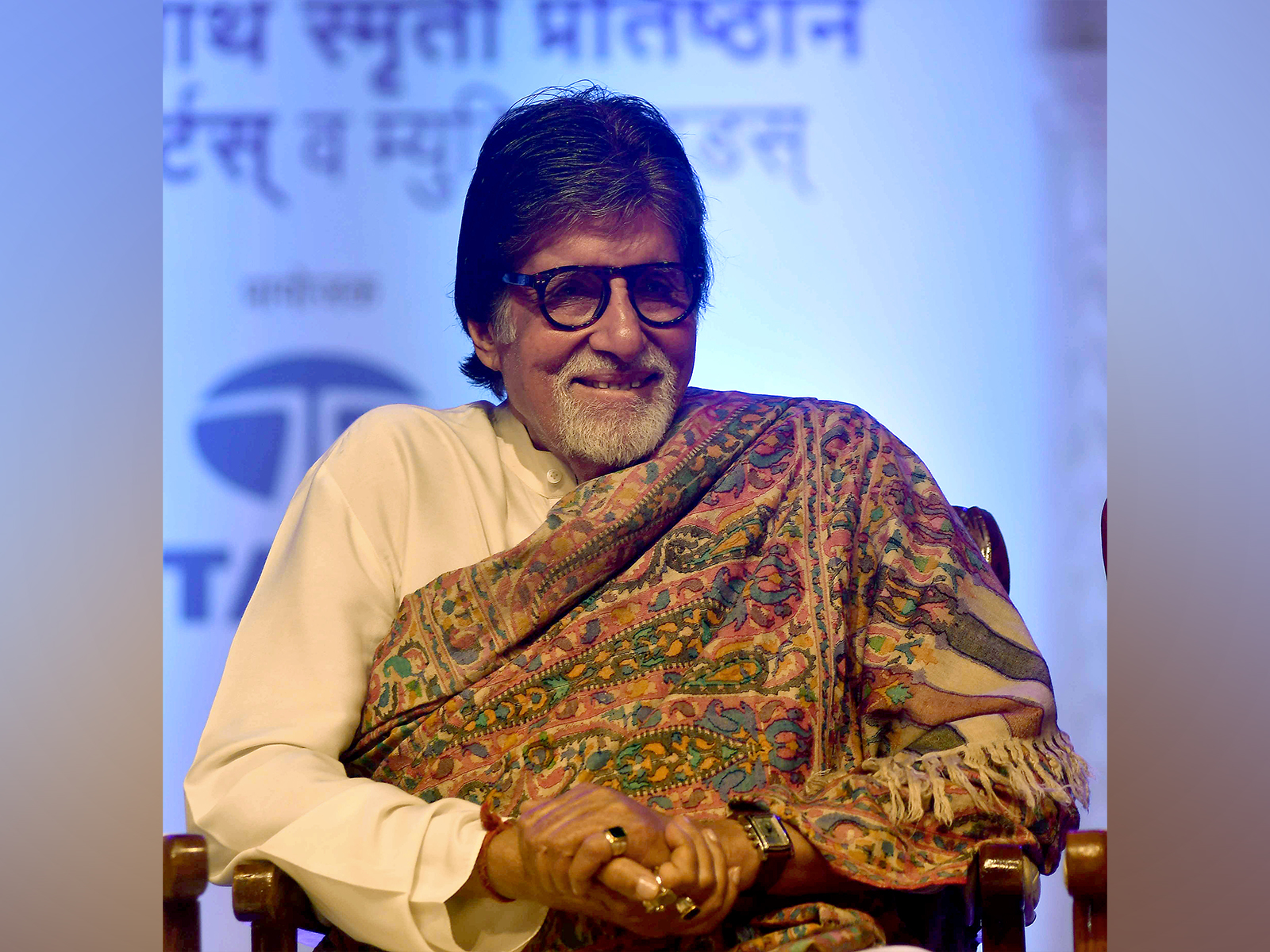 Amitabh Bachchan turns 83, fans gather outside Jalsa to celebrate his birthday