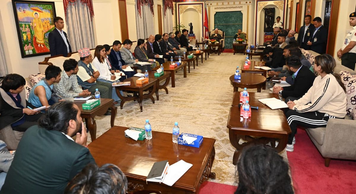 PM talks with Gen Z group in presence of President