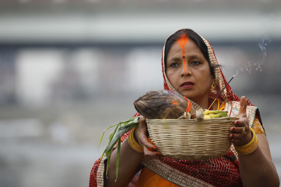Chhath festival celebrated with offerings to the setting sun [Photo Feature]