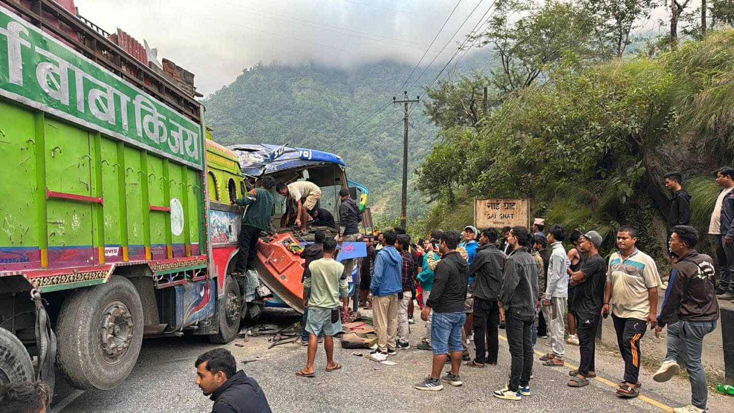 Twenty-one people injured in collision among seven vehicles