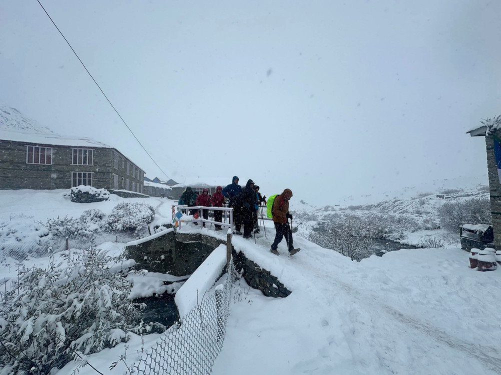 Security forces mobilized to assist tourists amid heavy snowfall at ABC