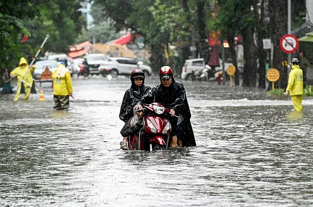 Typhoon Matmo leaves 8 dead in Vietnam