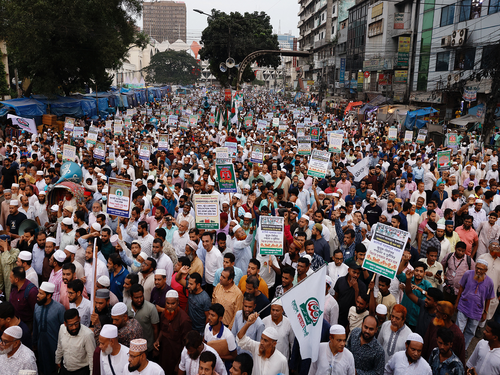 Violence erupts at start of Bangladesh election campaign