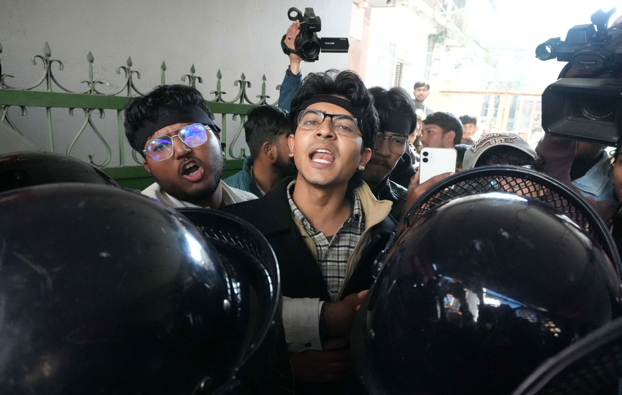 Miraj Dhungana group protests at Singha Durbar demanding election halt