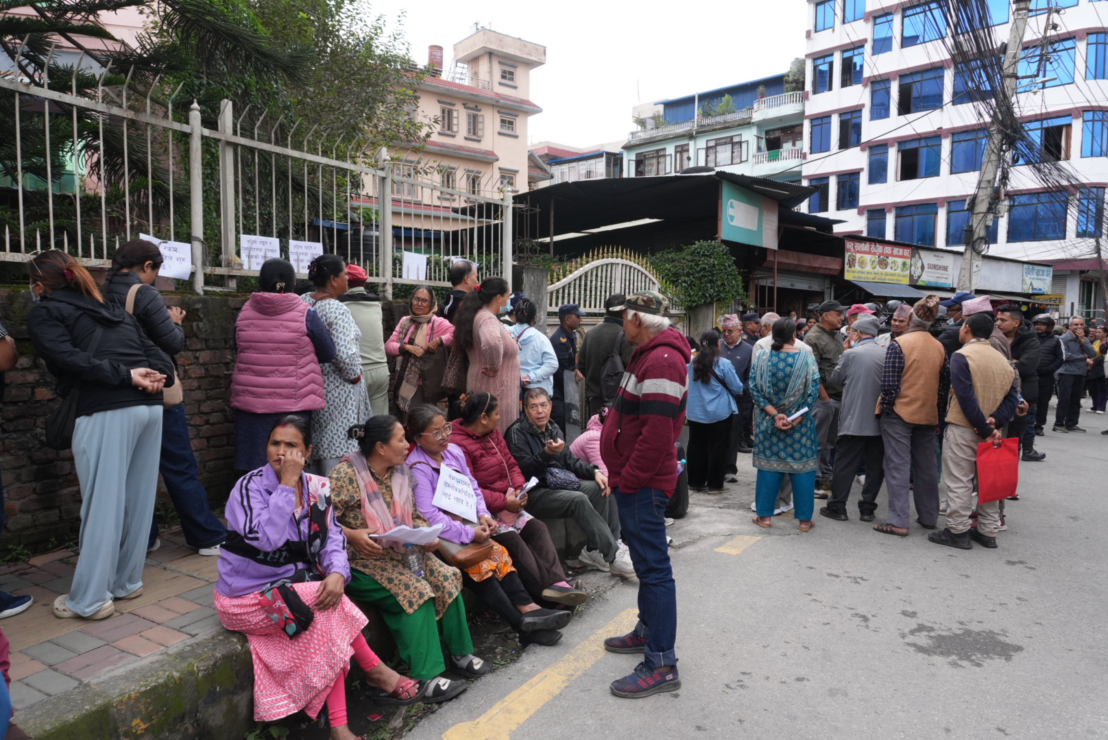 Cooperative depositors protest outside Problematic Cooperatives Committee office [Photo Feature]