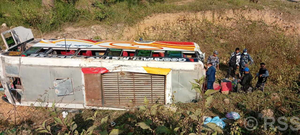 Twenty people injured in bus mishap