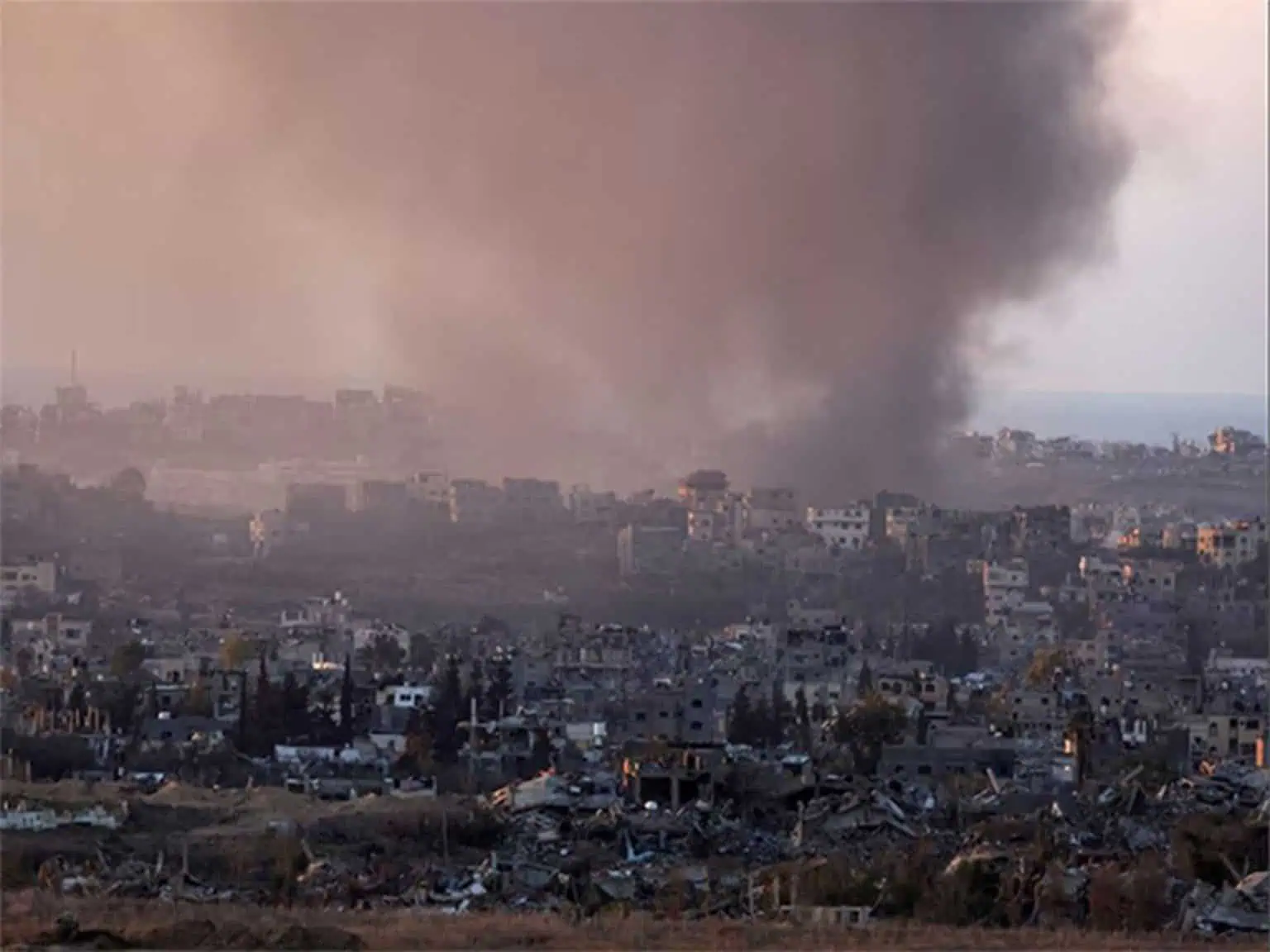 Israeli strikes on Gaza City and Khan Younis kill 25