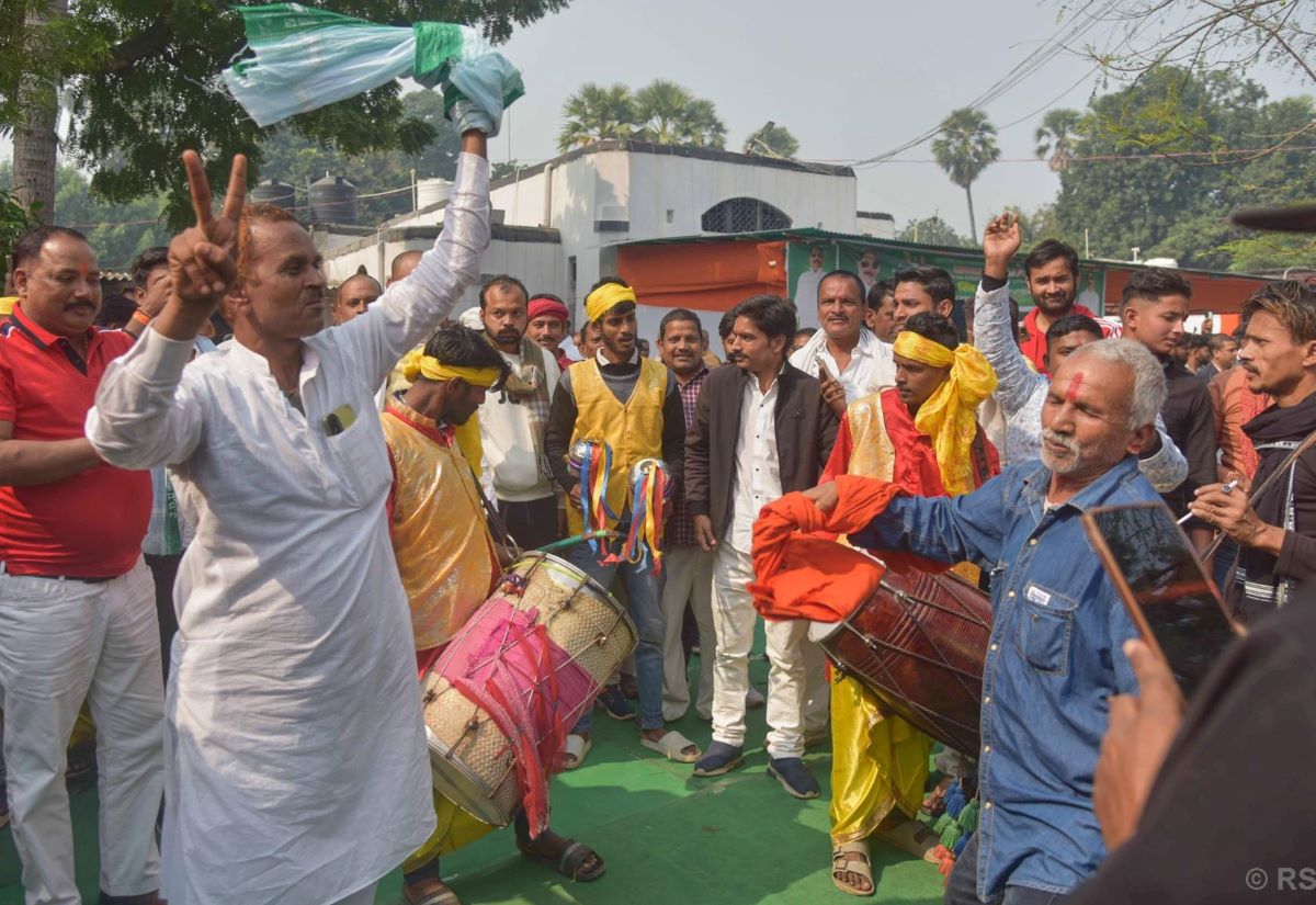 Modi’s coalition leads in a key Indian state election