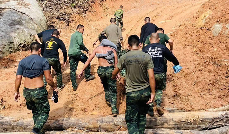 Thailand suspends Cambodia deal after landmine injures troops