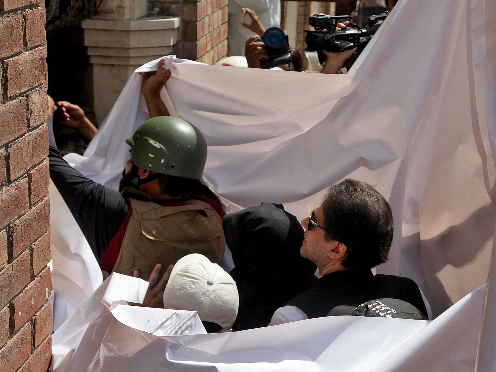 Pakistan court extends Imran Khan, Bushra Bibi’s interim bail till Jan 27