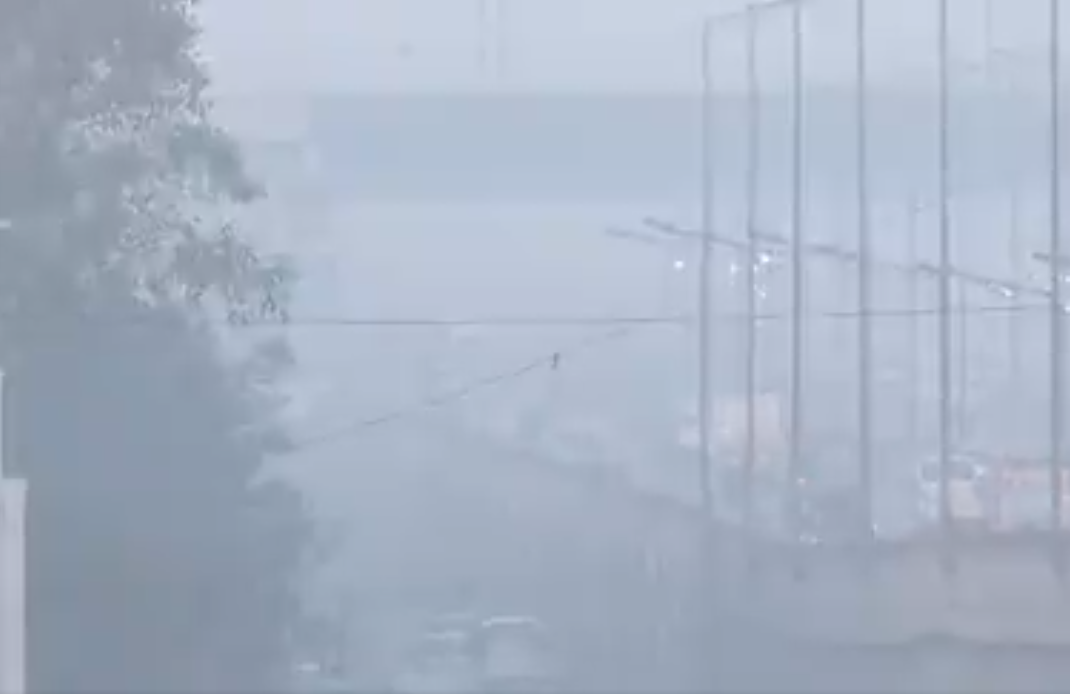 Delhi wakes up to toxic smog as AQI hits 333, remains in ‘very poor’ category