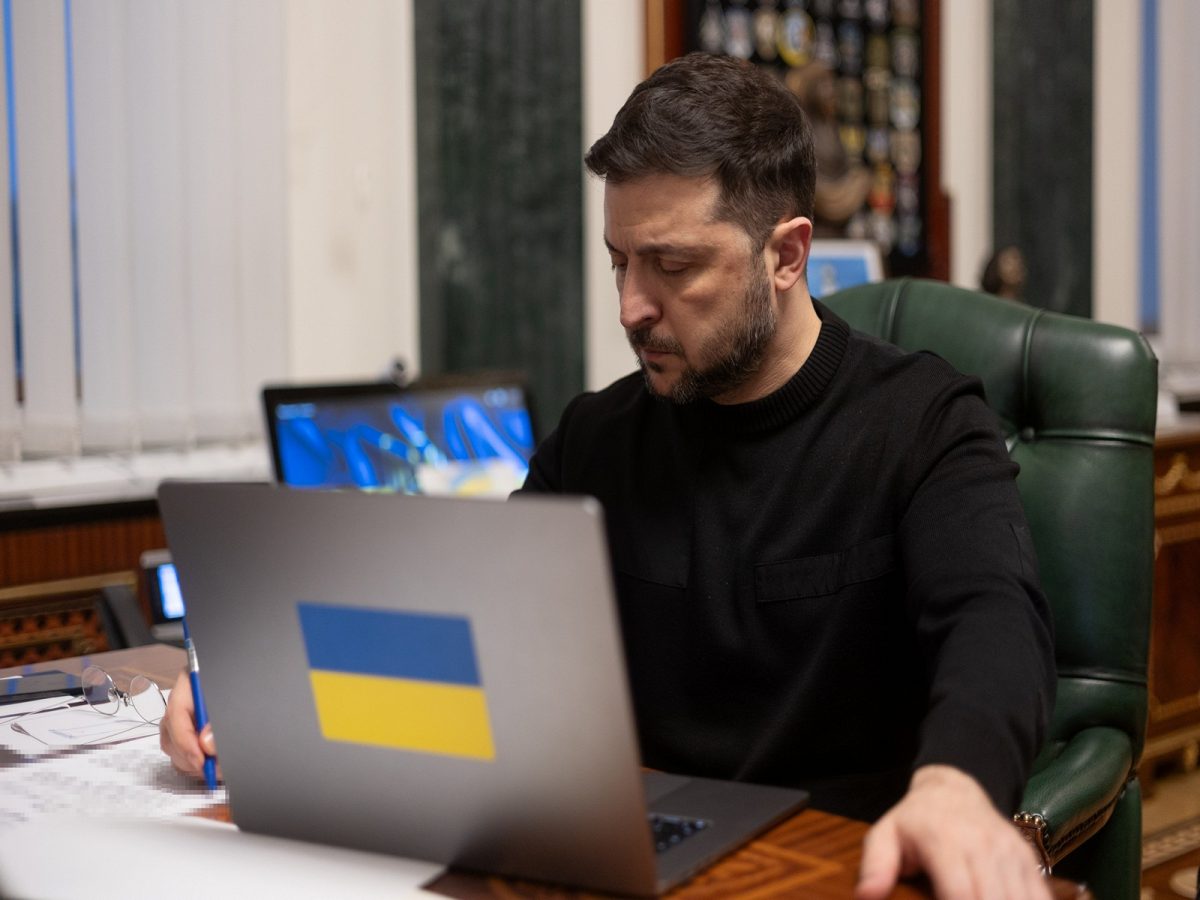 Zelenskyy pleads for aid as Ukraine claims Russia wants to drag war into next year